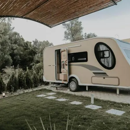 Guenes' Te Karavan