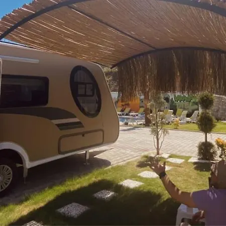 Guenes' Te Karavan